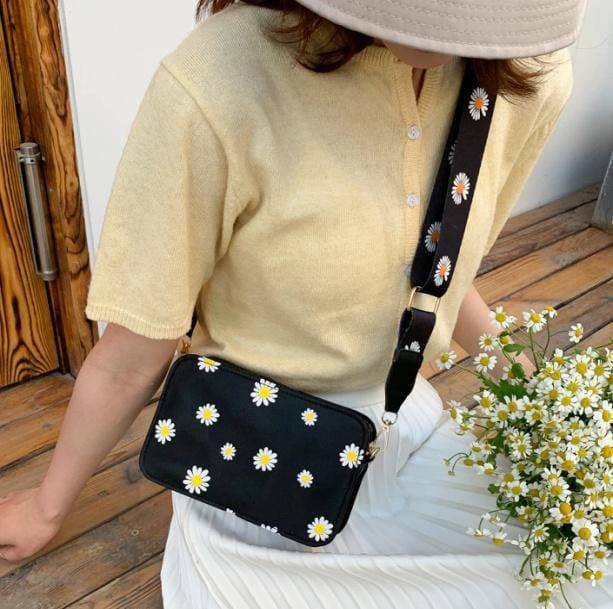 Grunge Style Clothing: Daisy Flower Handbag for Aesthetic Outfits