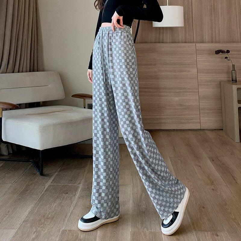 Y2K Checkered Sweatpants: Grunge Style Aesthetic for Trendy Outfits